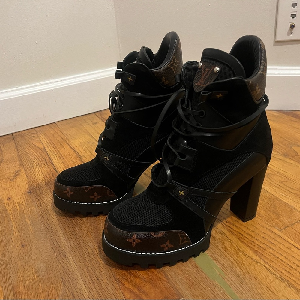 LV star trail boots 🖤